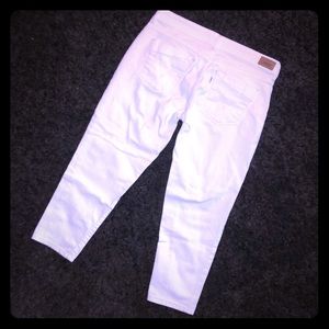 Levi’s Cropped White Jeans